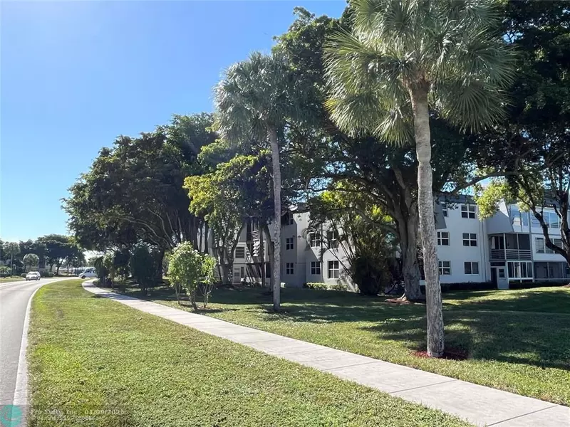 9101 Lime Bay Blvd  #210, Tamarac, FL 33321