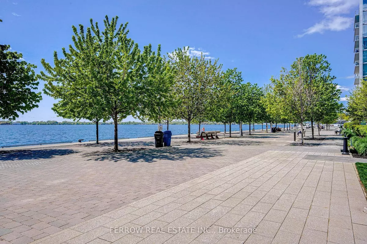 Toronto, ON M5E 0A5,39 Queens Quay E #101