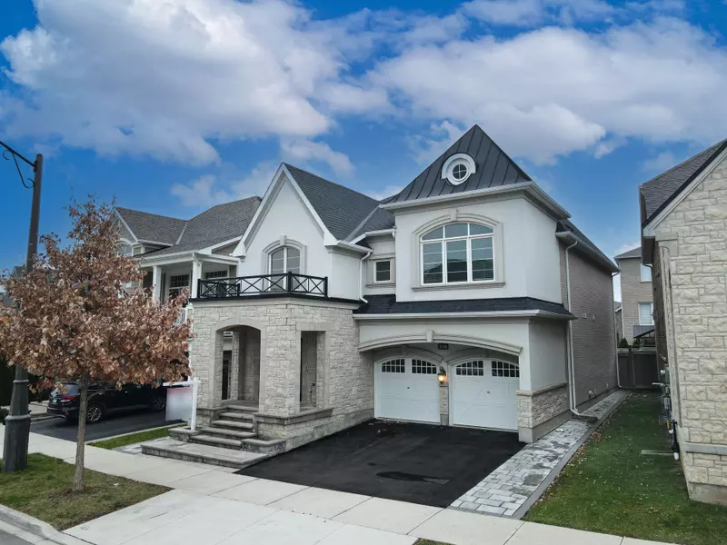 3196 Carding Mill TRL, Oakville, ON L6M 4M1