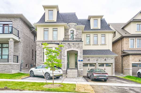 137 HILLSVIEW DR #RmB Bsm, Richmond Hill, ON L4C 2R4