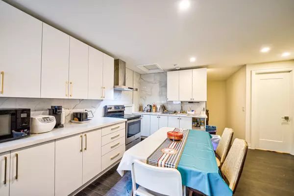 Richmond Hill, ON L4C 2R4,137 HILLSVIEW DR #Room 3A