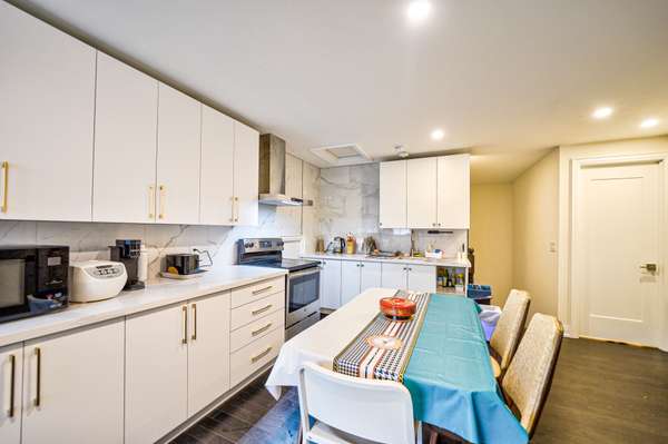 Richmond Hill, ON L4C 2R4,137 HILLSVIEW DR #Room 3A