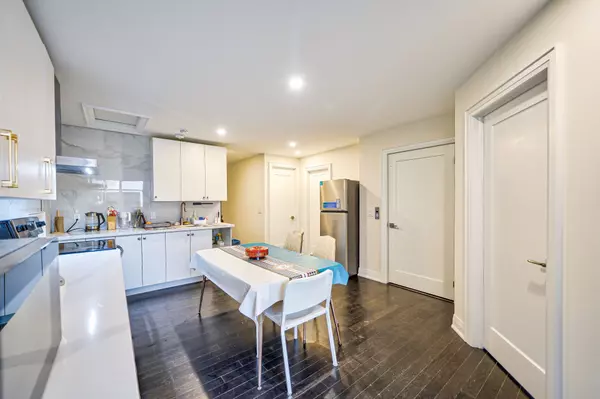 Richmond Hill, ON L4C 2R4,137 HILLSVIEW DR #Room 3A