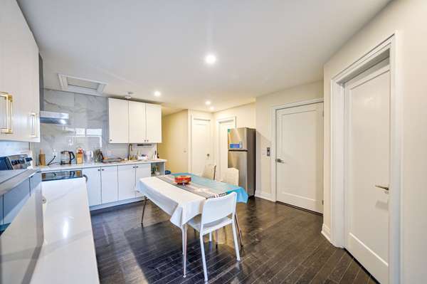 Richmond Hill, ON L4C 2R4,137 HILLSVIEW DR #Room 3A