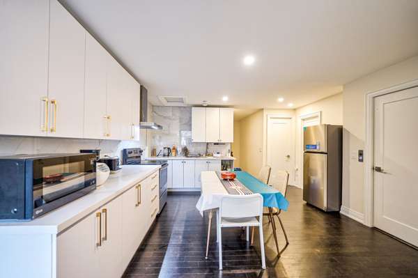 Richmond Hill, ON L4C 2R4,137 HILLSVIEW DR #Room 3B