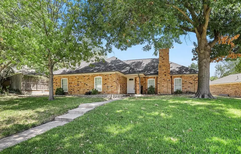 903 Village Green Drive, Rockwall, TX 75087