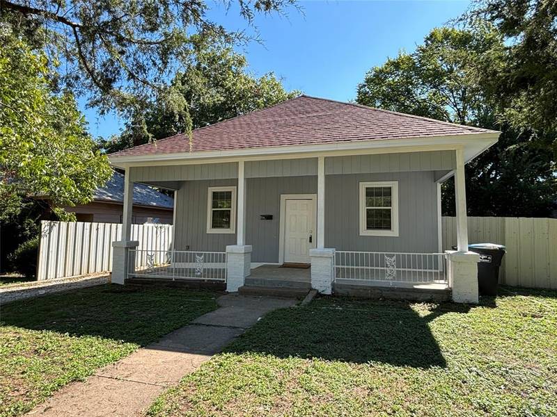 617 Woodrow Avenue, Fort Worth, TX 76105