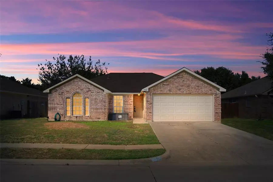 312 Willowstone Trail, Saginaw, TX 76179