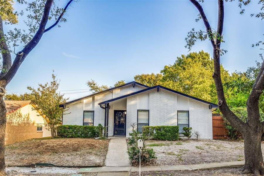 10805 Wallbrook Drive, Dallas, TX 75238