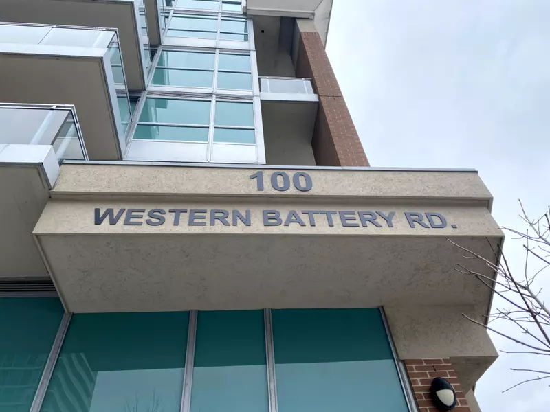 100 Western Battery RD #405, Toronto C01, ON M6K 3S2