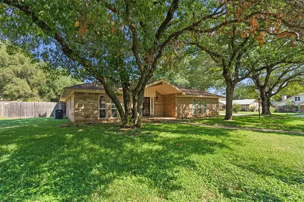 Cleburne, TX 76033,1121 Green River Trail