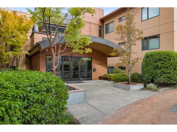 778 NW WESTOVER SQ #2, Portland, OR 97210