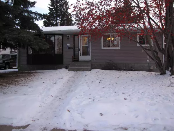 5223 37 ST, Innisfail, AB T4G1E4