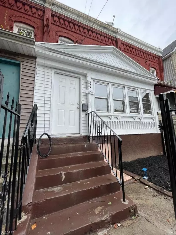 42 Emmet St, Newark City, NJ 07114