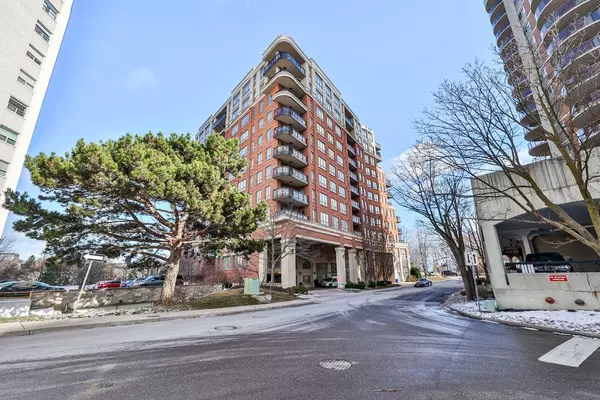 Oakville, ON L6K 3J9,111 Forsythe ST #201