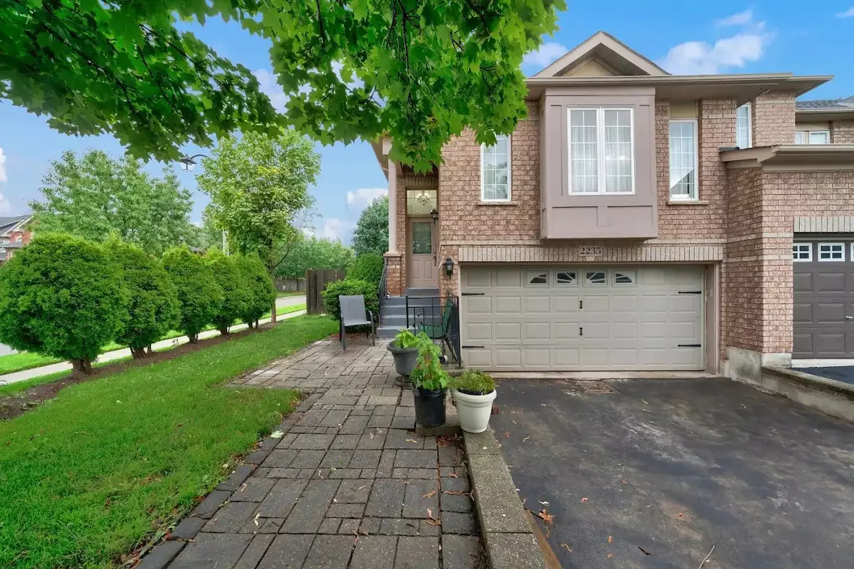 Oakville, ON L6M 3Z6,2235 Hummingbird WAY