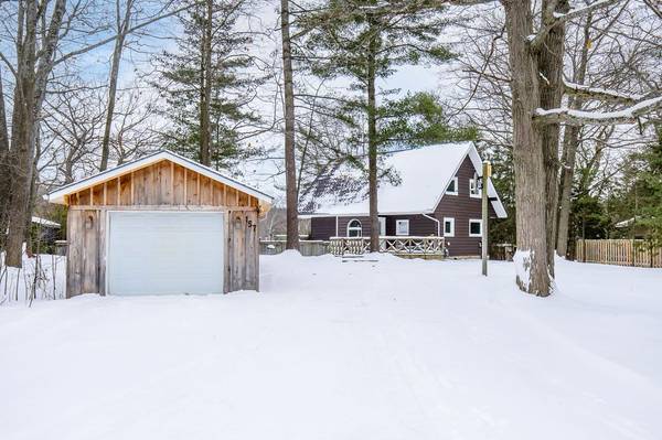 157 WOODLAND DR, Wasaga Beach, ON L9Z 2V4