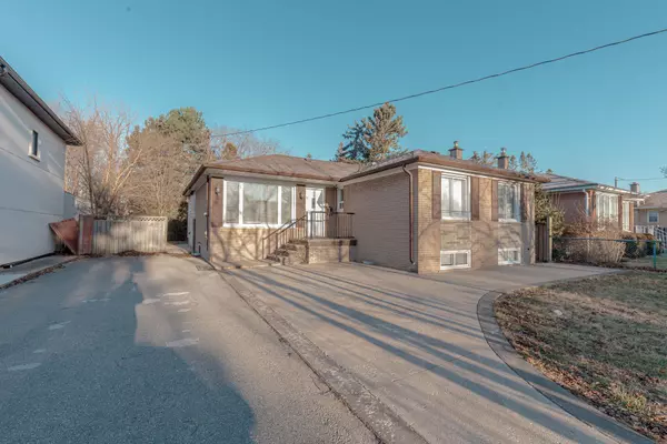 2085 Bridge RD, Oakville, ON L6L 2E8