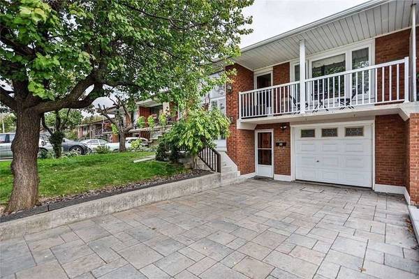 17 Rockbank CRES, Toronto W05, ON M9M 1L1