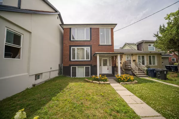 19 Buttonwood AVE, Toronto W04, ON M6M 2H9