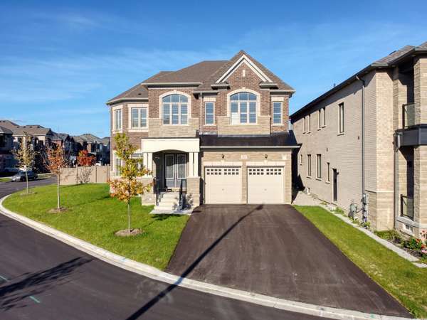 Brampton, ON L6P 4R3,11 Jura CRES