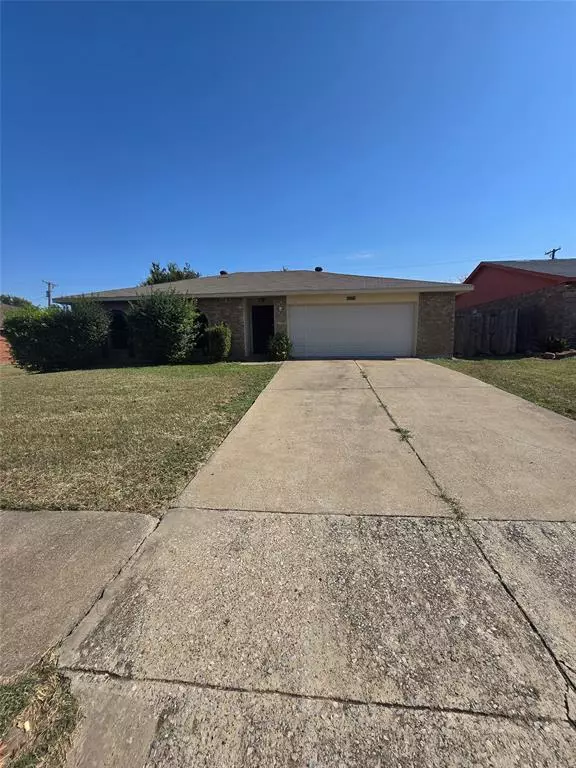 2950 E Pepperidge Drive E, Lancaster, TX 75134