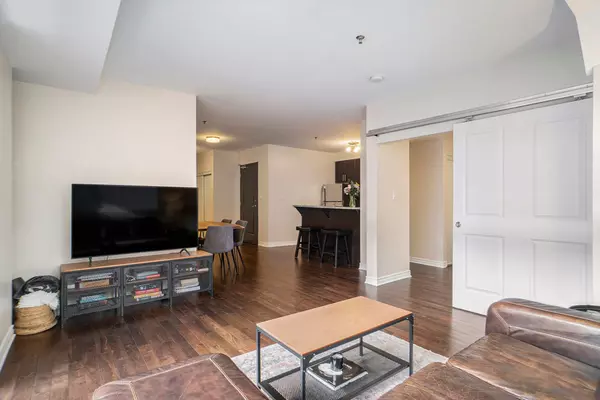 Ottawa Centre, ON K2P 1B5,429 Kent ST #426