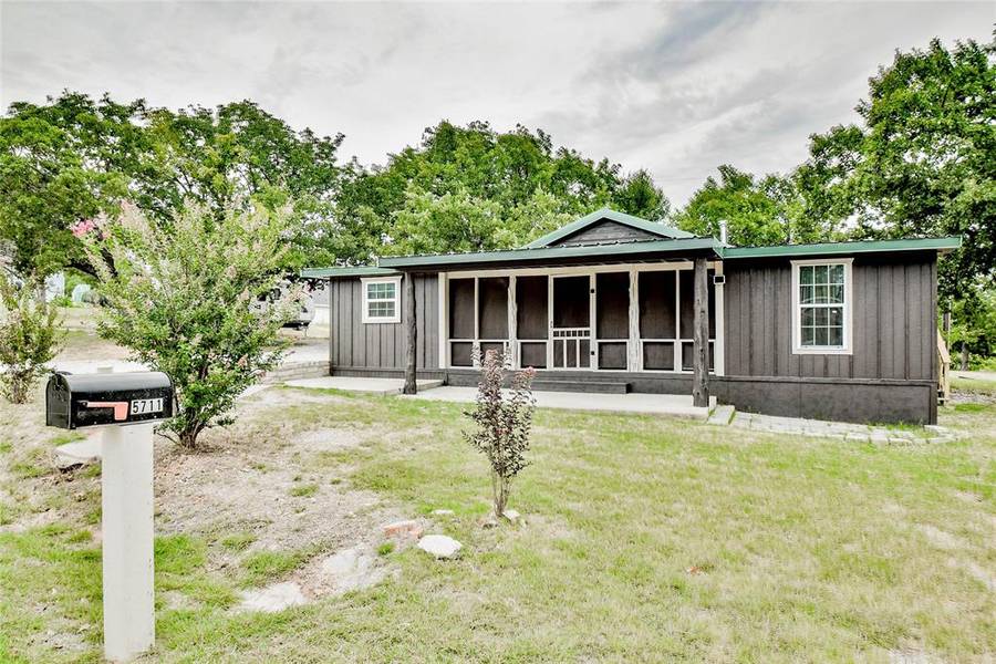 5711 Flint Drive, Granbury, TX 76048