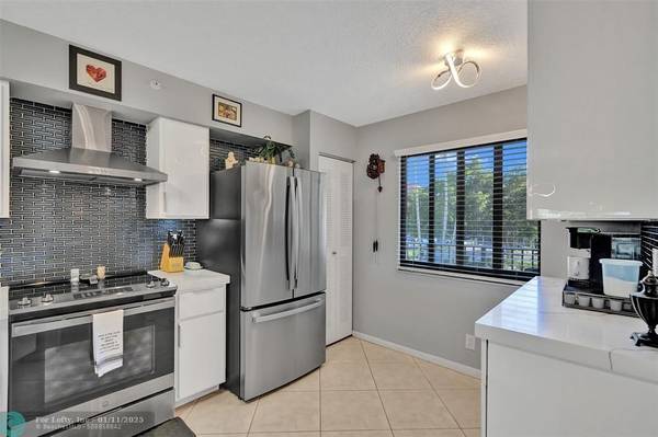 2205 S Cypress Bend Dr  #301, Pompano Beach, FL 33069