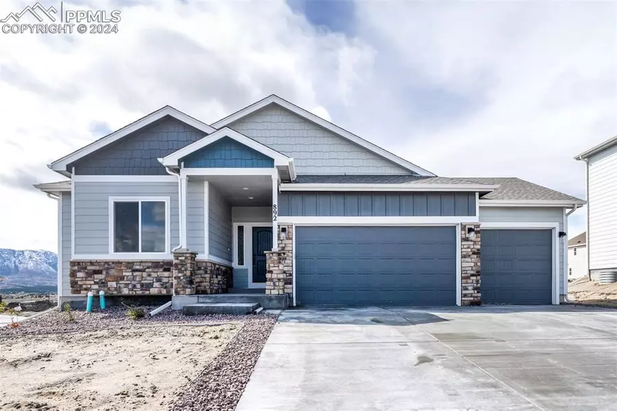 892 Naismith LN, Monument, CO 80132