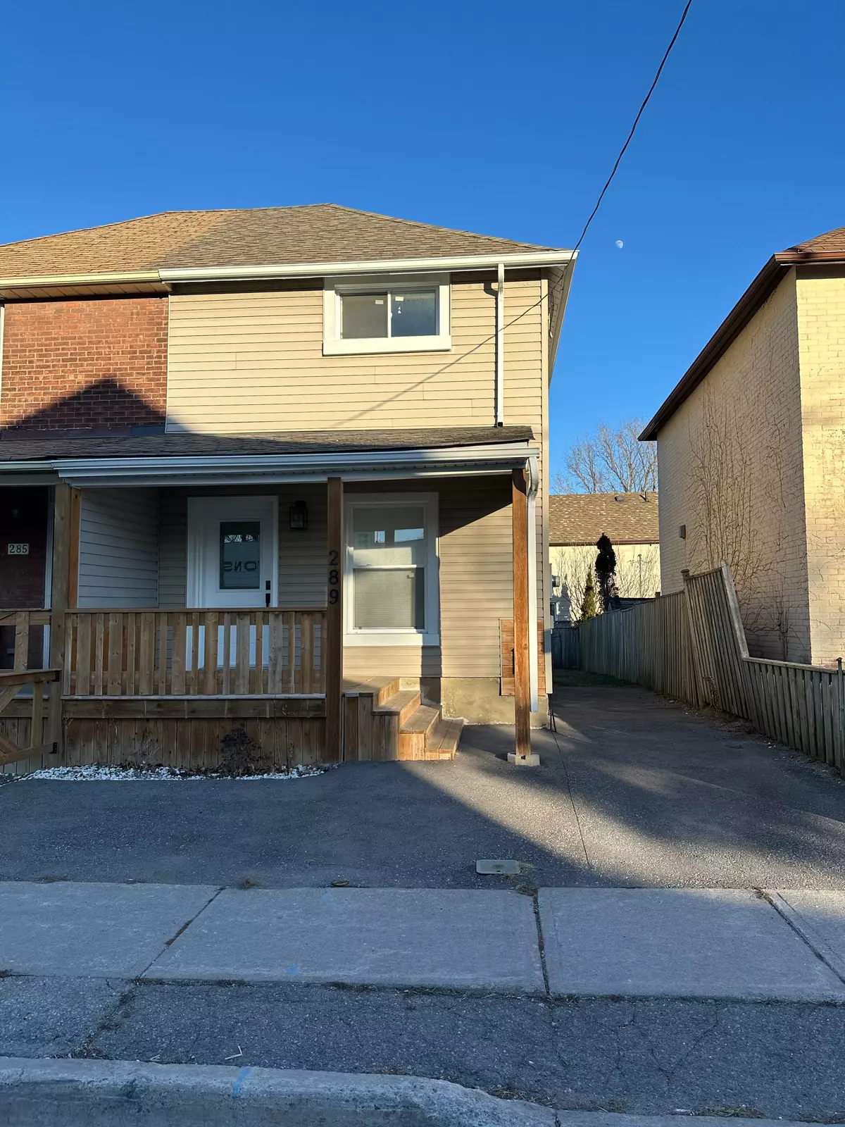 Oshawa, ON L1H 4R7,289 Albert ST