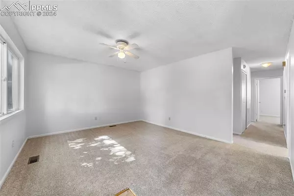 Colorado Springs, CO 80910,1812 Saratoga DR