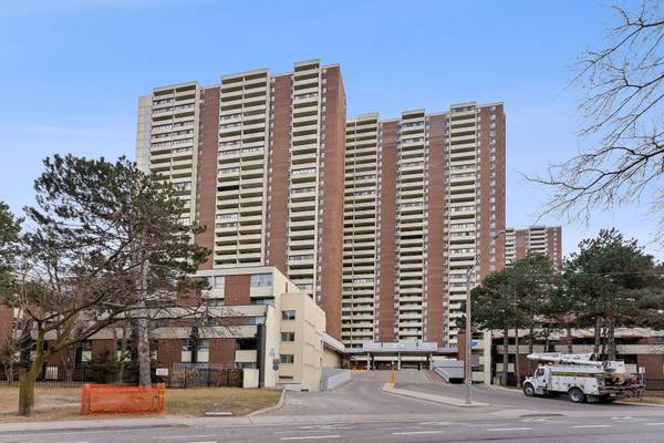 1 Massey SQ #1110, Toronto E03, ON M4C 5L4