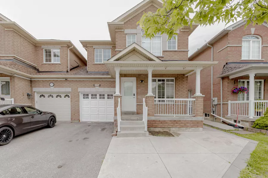 3256 Camberwell DR, Mississauga, ON L5M 6T2