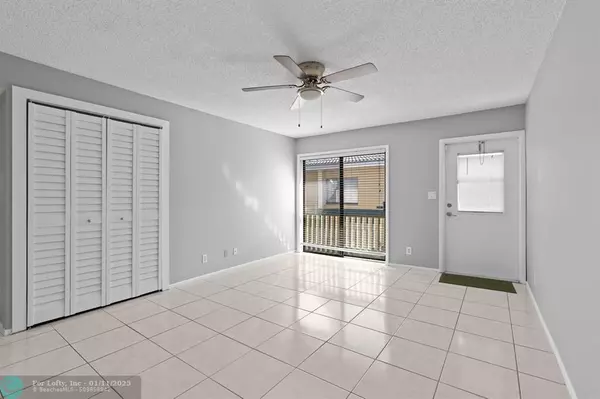 Coral Springs, FL 33065,2601 Riverside Dr  #7