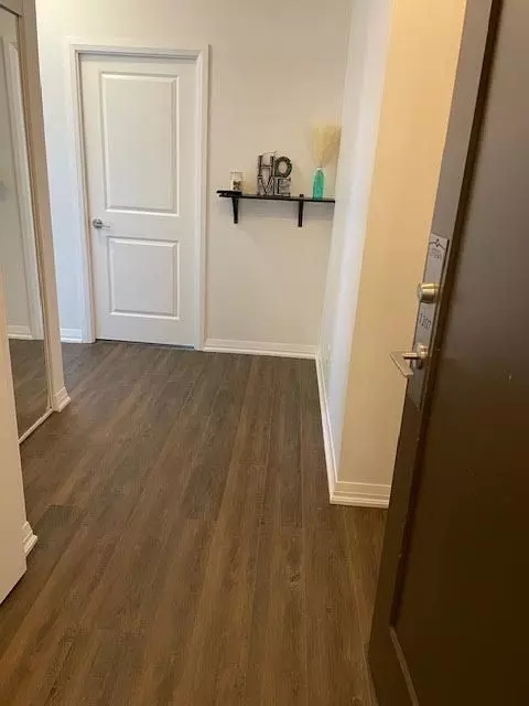 Mississauga, ON L5R 0E5,75 Eglinton AVE W #1207