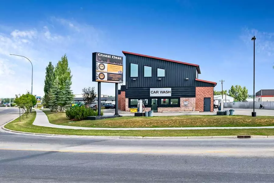 1101 & 1103 North Railway ST, Okotoks, AB T1S 1P1