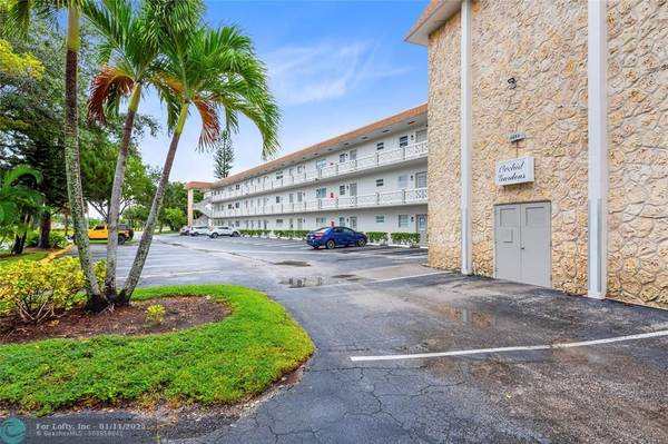 4806 NW 36th St  #408, Lauderdale Lakes, FL 33319