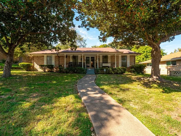 809 Misty Glen Drive, Desoto, TX 75115