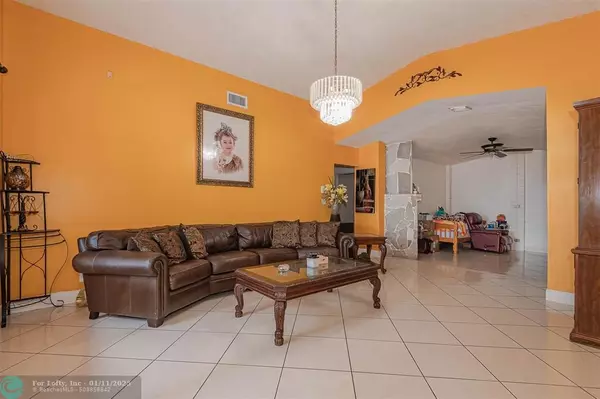 212 S 57th Way, Hollywood, FL 33023