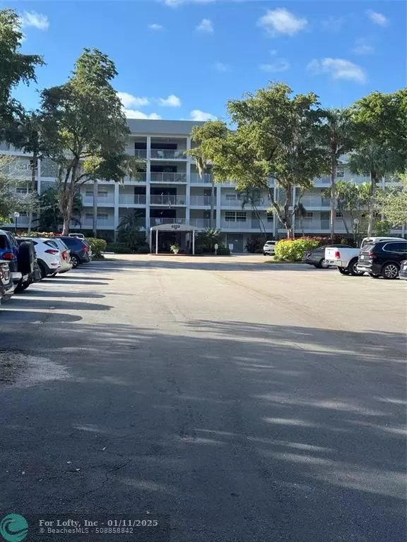 Pompano Beach, FL 33069,4020 W Palm Aire Dr  #112