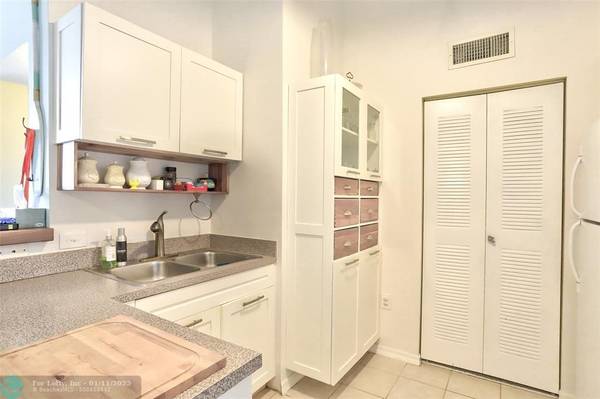 Boynton Beach, FL 33435,321 Villa Cir  #321