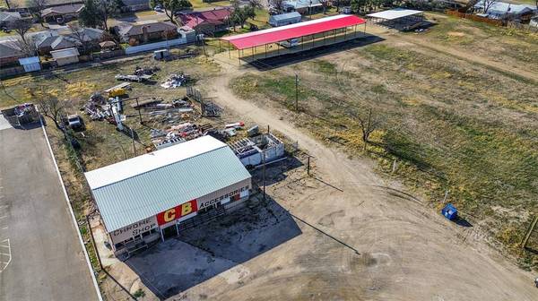 805 S Frontage Road, Roscoe, TX 79545