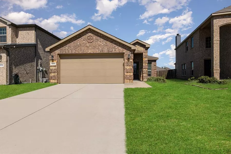 8709 Tenderfoot Lane, Aubrey, TX 76227