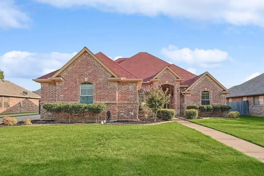 756 Trails End Circle, Hurst, TX 76054