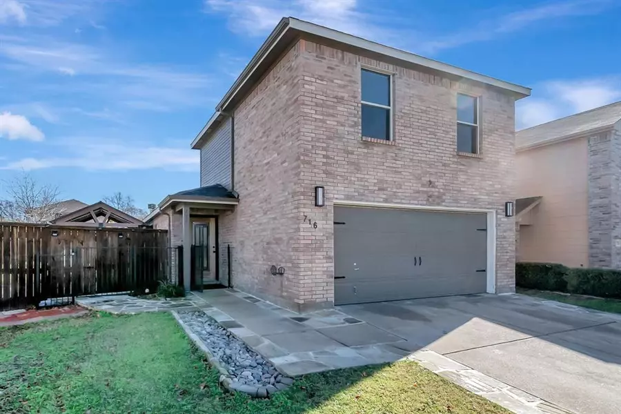 716 River Hill Lane, Fort Worth, TX 76114