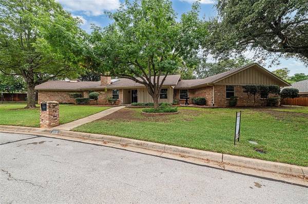 1708 Lincrest Court, Arlington, TX 76012