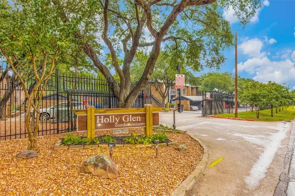 Dallas, TX 75231,7525 Holly Hill Drive #62