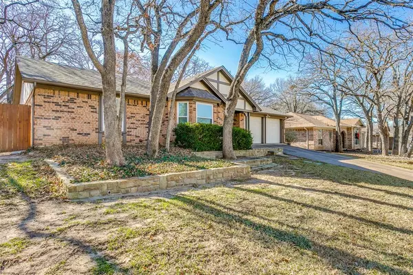 309 Bremen Drive, Hurst, TX 76054