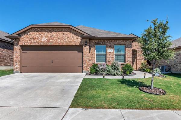 9712 Calhoun Falls Drive, Fort Worth, TX 76108